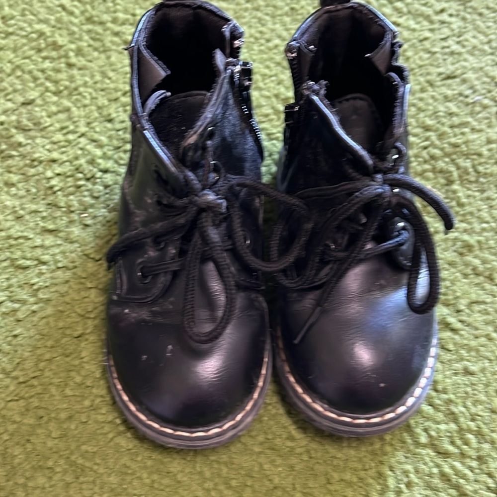 Girls black boots
